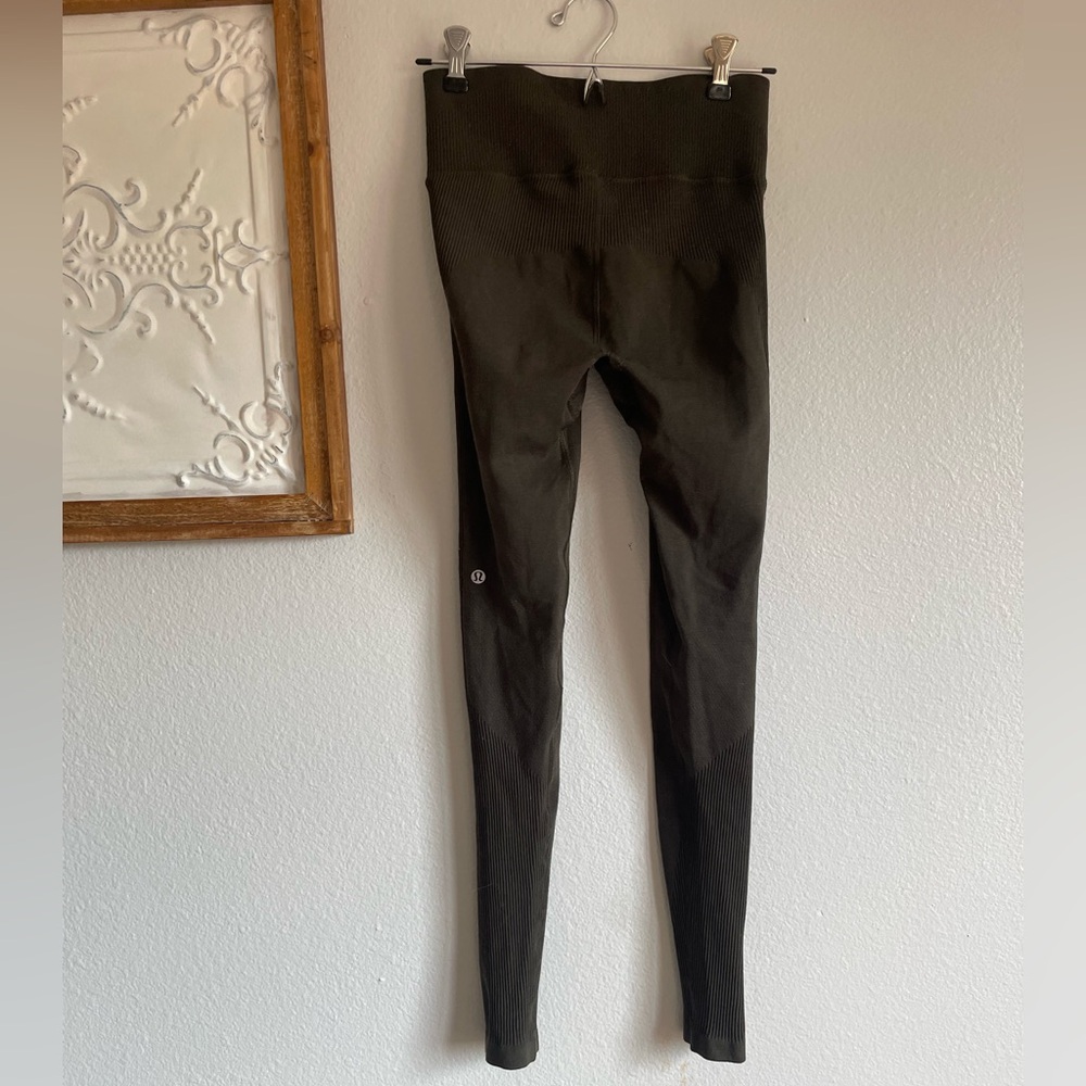 Lululemon women’s Ribbed Compression leggings Olive Green Size 8 - Picture 3 of 7